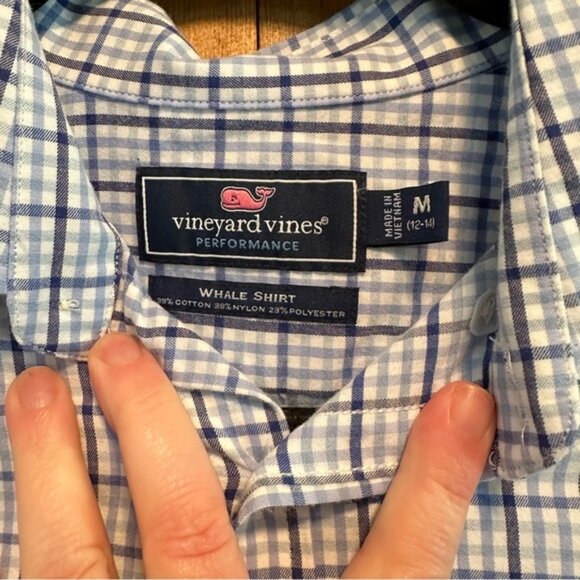 Vineyard Vines Performance Button Down Shirt. EUC Size M (12-14) - Picture 3 of 4